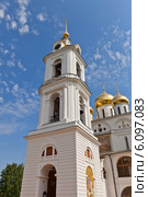 Колокольня (1796 г.) Собора Успения Пресвятой Богородицы (Успенский собор, 1512 г.) в Дмитрове, Московская обл. Объект культурного наследия РФ (2014 год). Стоковое фото, фотограф Иван Марчук / Фотобанк Лори