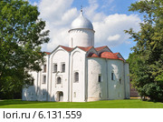 Церковь Иоанна Предтечи на Опоках (1127 год) в Ярославовом дворище в Новгороде (2014 год). Стоковое фото, фотограф Овчинникова Ирина / Фотобанк Лори