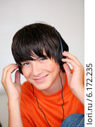 Teenage boy listening to music. Стоковое фото, фотограф Phovoir Images / Фотобанк Лори