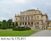 Музыкальный театр в Праге, Чехия (2014 год). Редакционное фото, фотограф Ирина Борсученко / Фотобанк Лори
