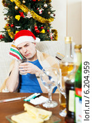 Sick young man with hungover holding glass of water. Стоковое фото, фотограф Яков Филимонов / Фотобанк Лори
