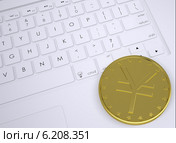 Золотая монета иены на клавиатуре. Стоковая иллюстрация, иллюстратор Кирилл Черезов / Фотобанк Лори