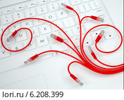 Интернет-кабели на клавиатуре ноутбука. Стоковая иллюстрация, иллюстратор Кирилл Черезов / Фотобанк Лори