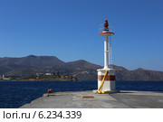 Маяк. Город Агиос-Николаос, Крит (2014 год). Стоковое фото, фотограф Алексей Гусев / Фотобанк Лори