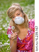 Young woman on the meadow. Стоковое фото, агентство BE&W Photo / Фотобанк Лори