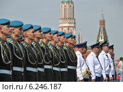 Курсанты во время парада на Красной площади в день празднования 84-ой годовщины образования Воздушно-десантных войск, Москва, 2014. Редакционное фото, фотограф lana1501 / Фотобанк Лори