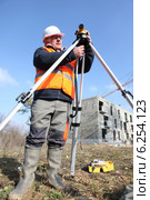 A land surveyor using an altometer. Стоковое фото, фотограф Phovoir Images / Фотобанк Лори