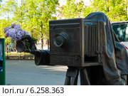 Памятник фотографу в городе Перми (2012 год). Редакционное фото, фотограф Elena Monakhova / Фотобанк Лори