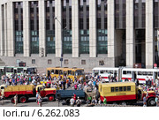Выставка-ретроспектива к 90-летнему юбилею московского автобуса. Проспект Академика Сахарова, Москва (2014 год). Редакционное фото, фотограф Илюхина Наталья / Фотобанк Лори