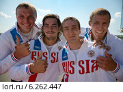 Российские спортсмены, золотые медалисты Кирилл Шамшурин, Расул Ишмухамедов, Кирилл Мелантьев и Илья Первухин на мужских соревнованиях на каноэ-четверке на дистанции 1000 метров на чемпионате мира по гребле на байдарках и каноэ в Москве, после церемонии награждения (2014 год). Редакционное фото, фотограф Николай Винокуров / Фотобанк Лори