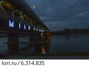 Night illumination on the Gdaсski Bridge. Редакционное фото, агентство BE&W Photo / Фотобанк Лори