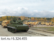 Международная выставка вооружения, военной техники и боеприпасов RAE-2013. Нижний Тагил. Штурмовая 120-мм САУ 2С31 "Вена" Редакционное фото, фотограф Игорь Долгов / Фотобанк Лори