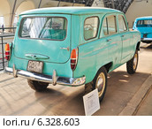 "Москвич-411" - полноприводный универсал (база модели 423) на выставке "Автомобильная промышленность" на ВДНХ (2014 год). Редакционное фото, фотограф Алёшина Оксана / Фотобанк Лори