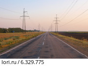ЛЭП у дороги. Стоковое фото, фотограф Лысенко Владимир / Фотобанк Лори