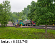 Укладка красного асфальта (2014 год). Редакционное фото, фотограф Геннадий Соловьев / Фотобанк Лори