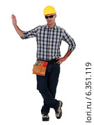 Tradesman wearing sunglasses. Стоковое фото, фотограф Phovoir Images / Фотобанк Лори