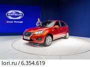Datsun mi-DO. Московский международный автомобильный салон 2014. Редакционное фото, фотограф Сергей Лаврентьев / Фотобанк Лори