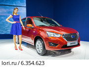 Datsun mi-DO. Московский международный автомобильный салон 2014. Редакционное фото, фотограф Сергей Лаврентьев / Фотобанк Лори