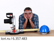 A fed-up and bored tradesman. Стоковое фото, фотограф Phovoir Images / Фотобанк Лори