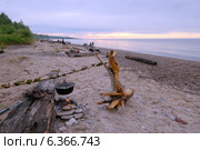 Приготовление пищи на костре, озеро Байкал. Стоковое фото, фотограф Некрасов Андрей / Фотобанк Лори