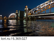Развод Большеохтинского моста в Санкт-Петрбурге (2014 год). Редакционное фото, фотограф Михаил Рыбачек / Фотобанк Лори
