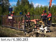 Подготовка к врезке запорной арматуры нефтепровода (2014 год). Редакционное фото, фотограф Алексей Маринченко / Фотобанк Лори