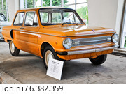 ЗАЗ-966 "Запорожец" на ВДНХ (2014 год). Редакционное фото, фотограф Алёшина Оксана / Фотобанк Лори