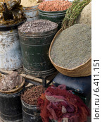Spices for sale in a souk, Rahba Kedima, Marrakesh, Morocco. Стоковое фото, агентство Ingram Publishing / Фотобанк Лори