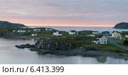 Houses along the coast, Twillingate, South Twillingate Island, Newfoundland And Labrador, Canada (2013 год). Стоковое фото, агентство Ingram Publishing / Фотобанк Лори