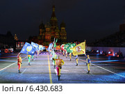 Сводная группа флагоносцев из Италии на фестивале «Спасская башня», Москва, Красная площадь (2014 год). Редакционное фото, фотограф Алексей Гусев / Фотобанк Лори