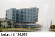 Hyatt Regency, здание первого международного пятицвёздочного отеля в Душанбе, Таджикистан (2014 год). Редакционное фото, фотограф Никита Майков / Фотобанк Лори