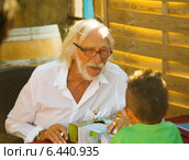 Pierre Richard autographing at his winery (2014 год). Редакционное фото, фотограф Яков Филимонов / Фотобанк Лори