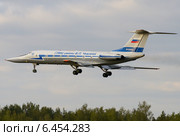 Самолет Ту-134-УБ-Л (бортовой RF-95950) ВВС России на посадке, аэродром Чкаловский (2014 год). Редакционное фото, фотограф Alexei Tavix / Фотобанк Лори