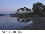Ночной пейзаж с Мирожским монастырем (Псков) (2014 год). Стоковое фото, фотограф Валентина Троль / Фотобанк Лори