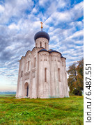 Церковь Покрова Пресвятой Богородицы на Нерли реке. Россия (HDR) (2014 год). Редакционное фото, фотограф Сергей Лаврентьев / Фотобанк Лори