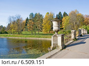 Павловск. Висконтиев мост через реку Славянку (2014 год). Редакционное фото, фотограф Александр Щепин / Фотобанк Лори