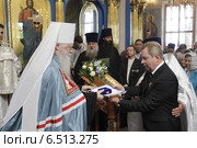 Глава Чеховского района Сергей Васильевич Юдин в храме села Талеж получил благодарность (2014 год). Редакционное фото, фотограф Дмитрий Неумоин / Фотобанк Лори