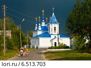 Село Перемышль. Перед грозой (2014 год). Редакционное фото, фотограф Зобков Юрий / Фотобанк Лори