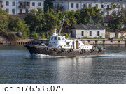 Лоцманский катер в Севастополе (2014 год). Редакционное фото, фотограф Алексей Шматков / Фотобанк Лори