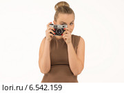 Девушка со старым фотоаппаратом. Стоковое фото, фотограф Эльвира Гумирова / Фотобанк Лори