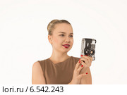 Девушка с фотоаппаратом на белом фоне. Стоковое фото, фотограф Эльвира Гумирова / Фотобанк Лори