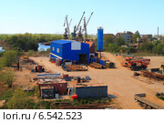 Металлобаза в промзоне на берегу реки Преголя в Калининграде (2014 год). Редакционное фото, фотограф Михаил Рудницкий / Фотобанк Лори