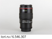 Объектив Canon 100 mm f2,8L Macro IS USM (2014 год). Редакционное фото, фотограф Юрий Шурчков / Фотобанк Лори