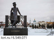 Город Тверь. Памятник Пушкину зимним вечером (2012 год). Редакционное фото, фотограф Ольга Денисова / Фотобанк Лори