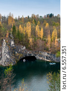Горный парк "Рускеала". Мраморный карьер. Карелия (2014 год). Редакционное фото, фотограф Ольга Визави / Фотобанк Лори