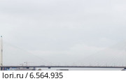 Пролет Большого Вантового моста с движущимся автотранспортом, таймлапс. Санкт-Петербург (2014 год). Стоковое видео, видеограф Кекяляйнен Андрей / Фотобанк Лори
