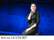 Поэтесса Ирина Астахова (Ах Астахова) (2014 год). Редакционное фото, фотограф Ольга Визави / Фотобанк Лори