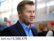 Четырехкратный олимпийский чемпион Алексей Немов дает интервью федеральным каналам во время открытого мастер-класса для для воспитанников спортивных школ Москвы и Подмосковья (2014 год). Редакционное фото, фотограф Николай Винокуров / Фотобанк Лори