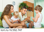 Parents scolding child in home. Стоковое фото, фотограф Яков Филимонов / Фотобанк Лори