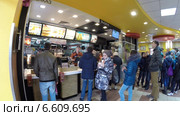 Ресторан быстрого питания Mc’Дональдс, Уфа (2014 год). Редакционное видео, видеограф Mikhail Erguine / Фотобанк Лори